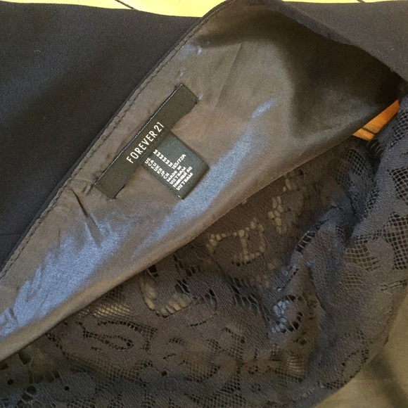 Black lace romper - Picture 2 of 7